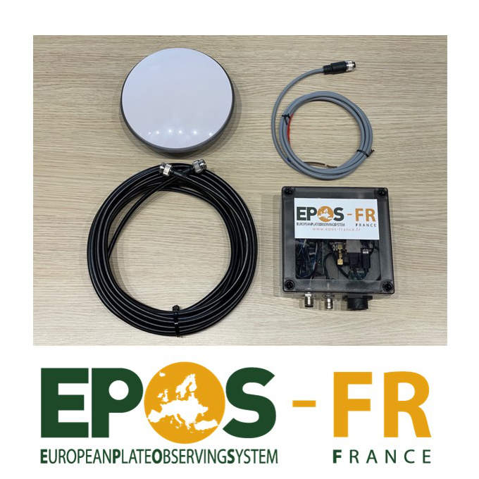 Station GNSS low-cost. Crédits : Maurin Vidal et logo EPOS-FR